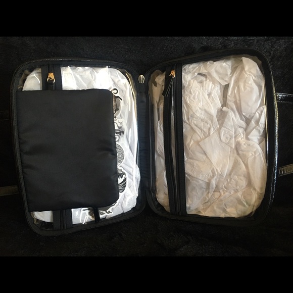 🌺🗝🖤VICTORIAS SECRET BLACK LASER CUT ROSE GOLD METALLIC CASE🖤🗝🌺 - Picture 5 of 10